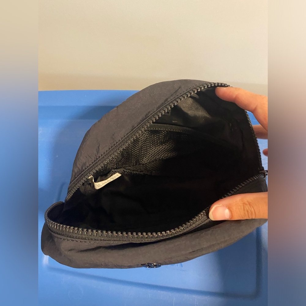 🍉Lululemon city essential pouch 4 litre - Picture 4 of 6